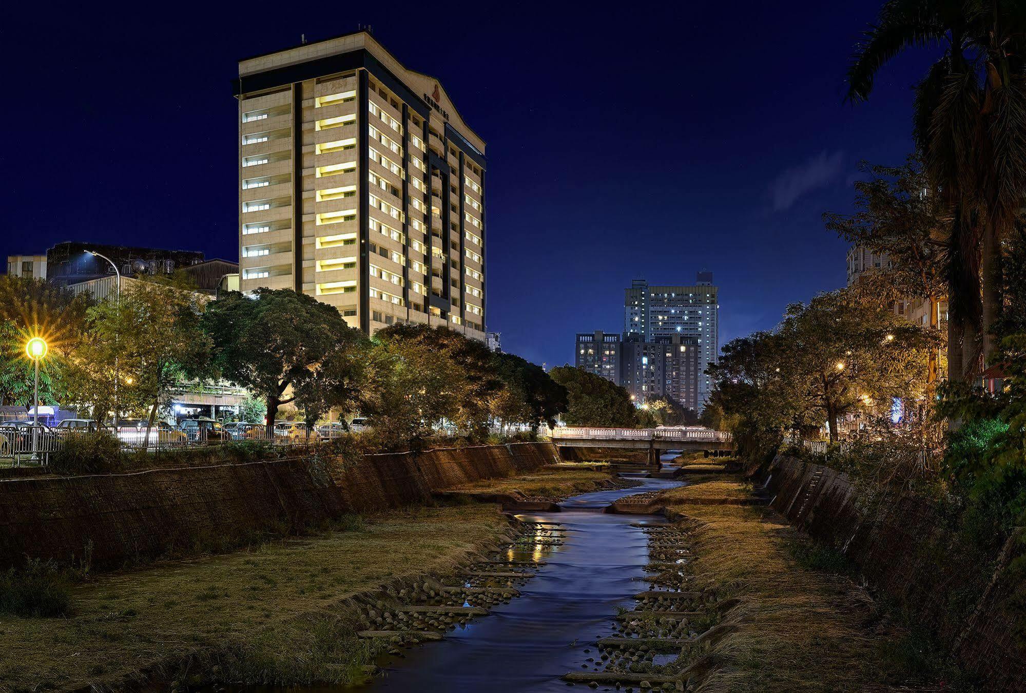 Aeris International Hotel Taichung Exterior foto